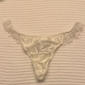 NWT intimissimi ivory white Floral Lace Thong